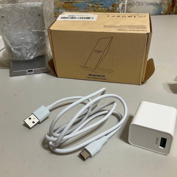 Fast Wireless Charger Model M220 Silver Stable & Case Friendly - Picture 3 of 5